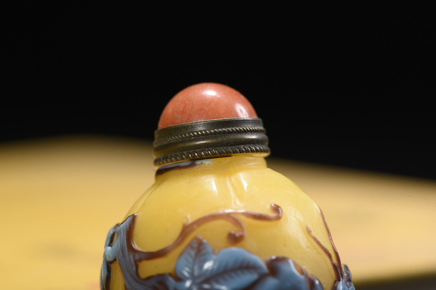 A2270 Chinese Peking Glass Low Relief Locust Snuff Bottle