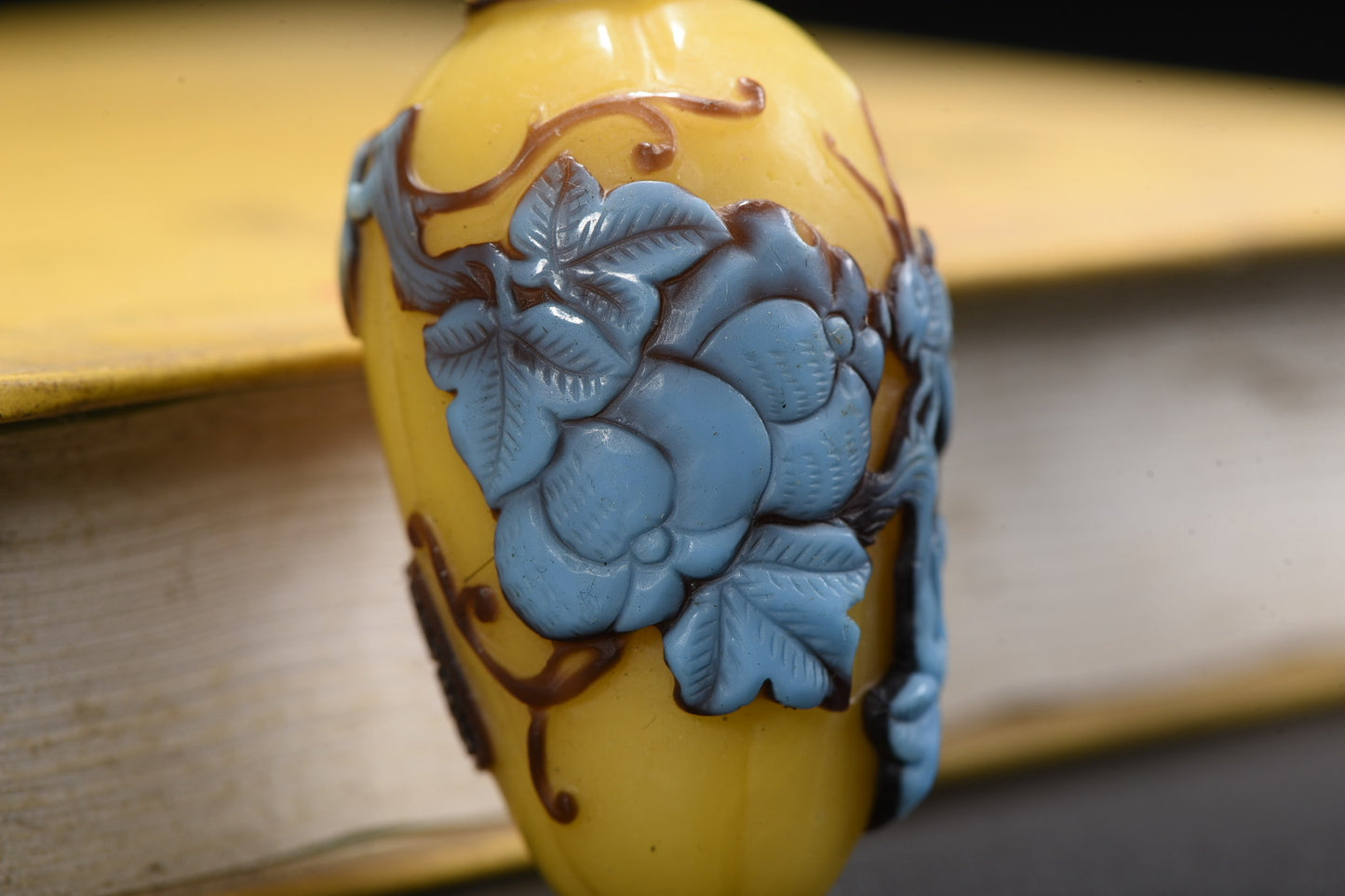 A2270 Chinese Peking Glass Low Relief Locust Snuff Bottle