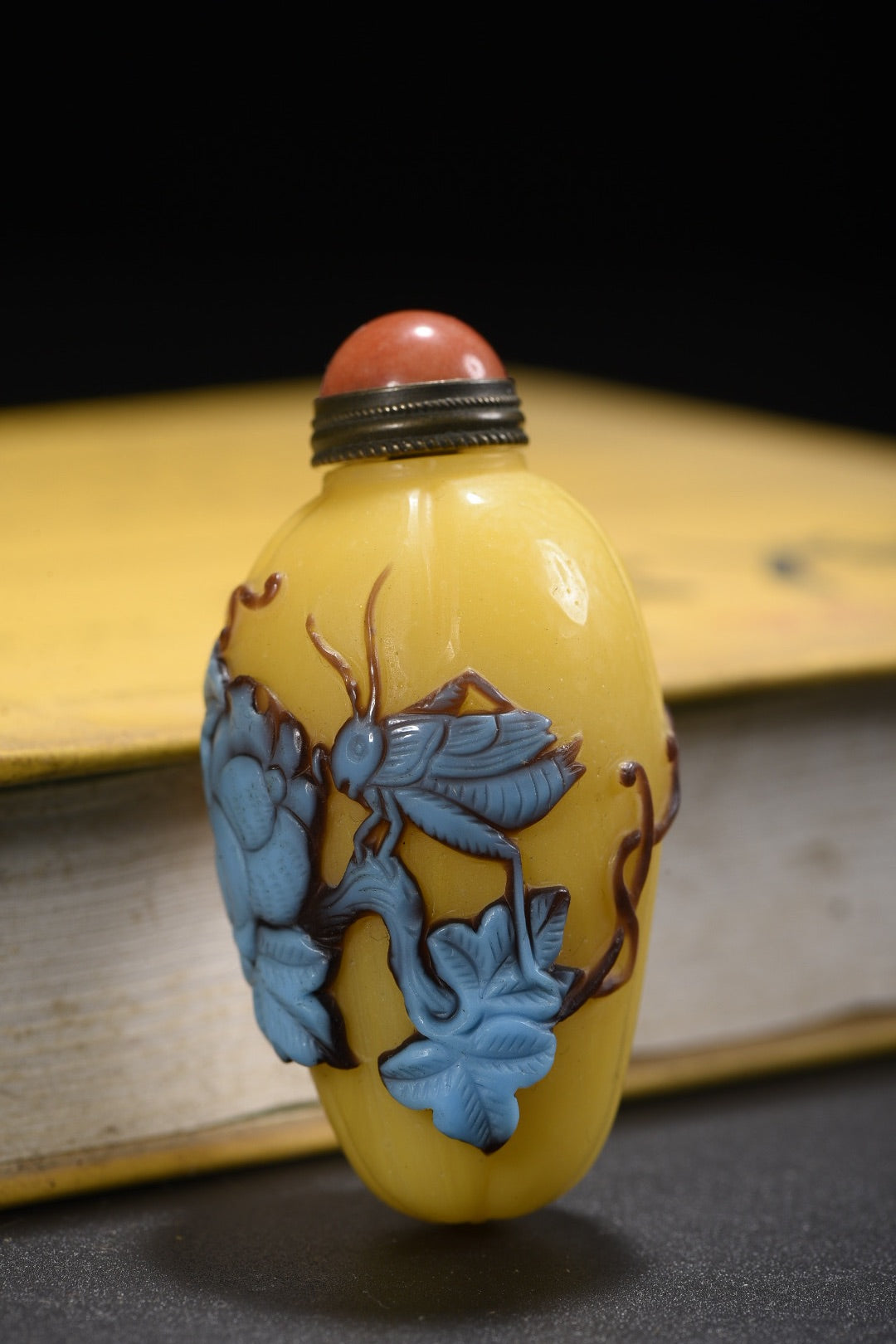 A2270 Chinese Peking Glass Low Relief Locust Snuff Bottle