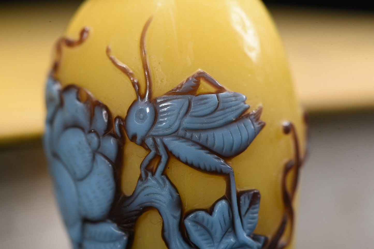 A2270 Chinese Peking Glass Low Relief Locust Snuff Bottle