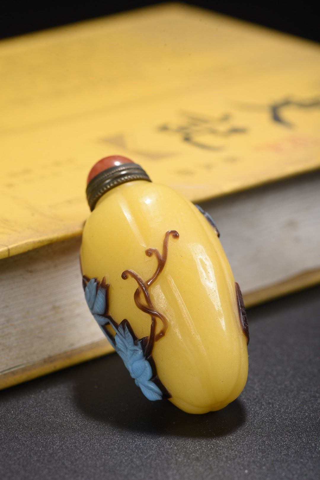 A2270 Chinese Peking Glass Low Relief Locust Snuff Bottle