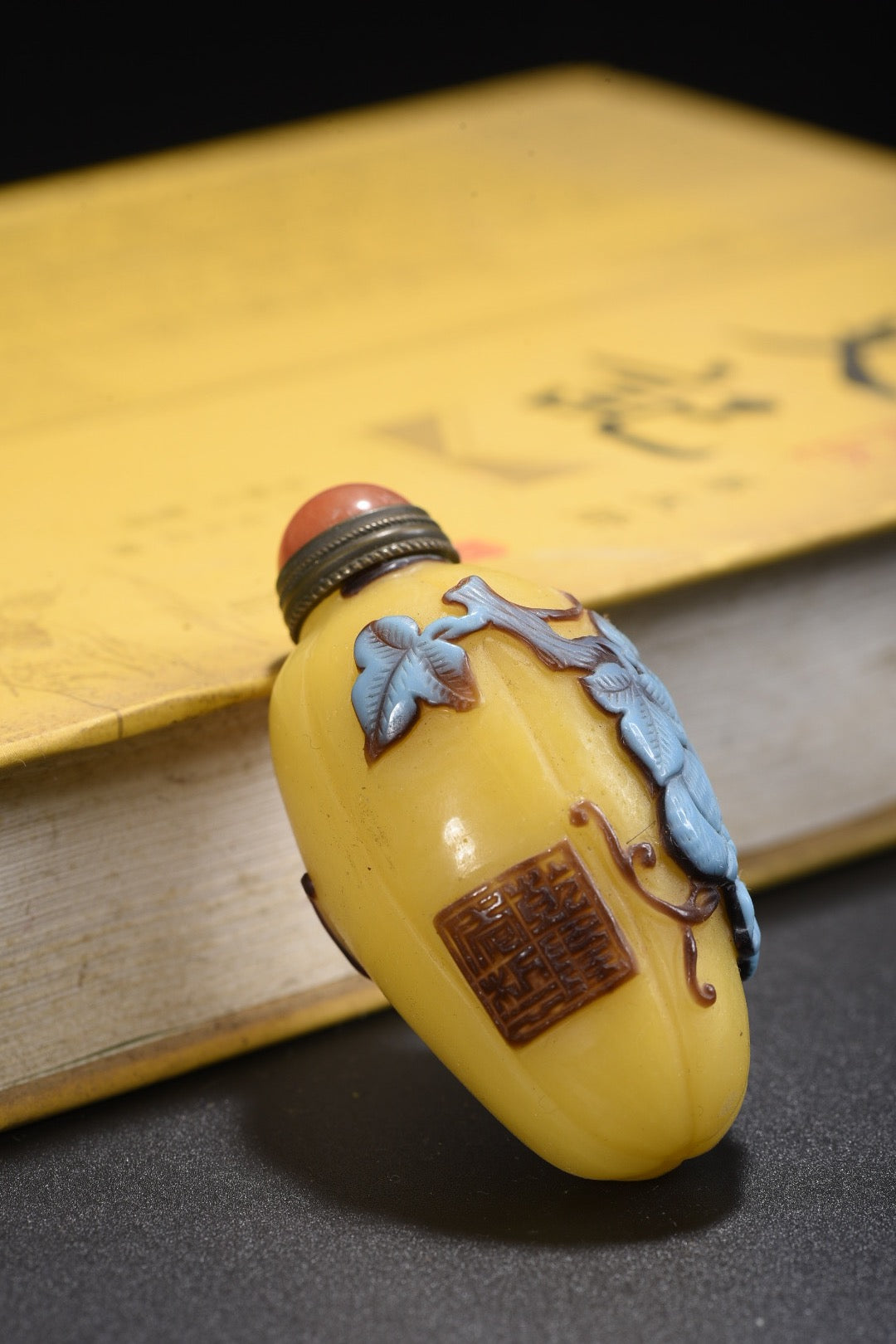 A2270 Chinese Peking Glass Low Relief Locust Snuff Bottle