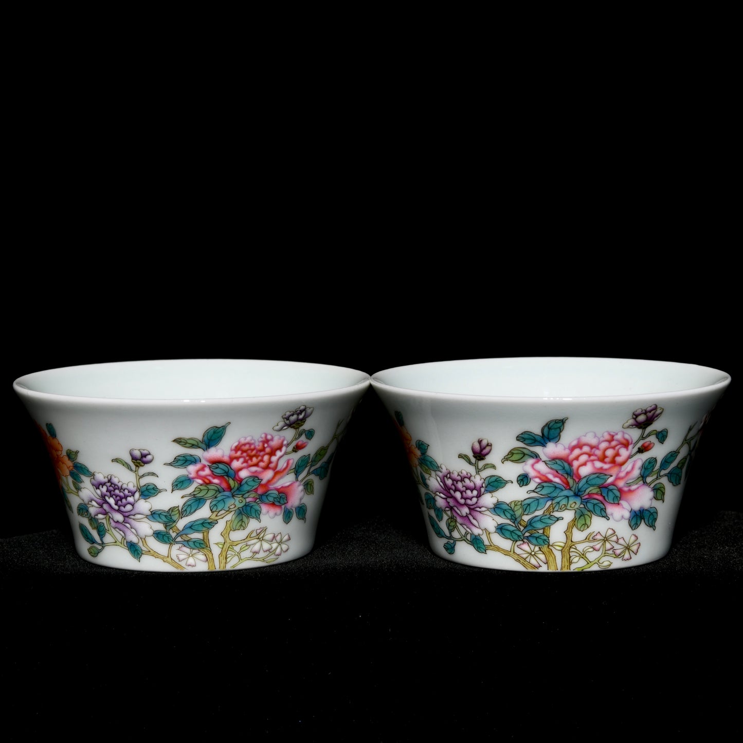 A2281 A Pair Chinese Famille Rose Hundreds Of Flowers In Bloom Design Porcelain Cups