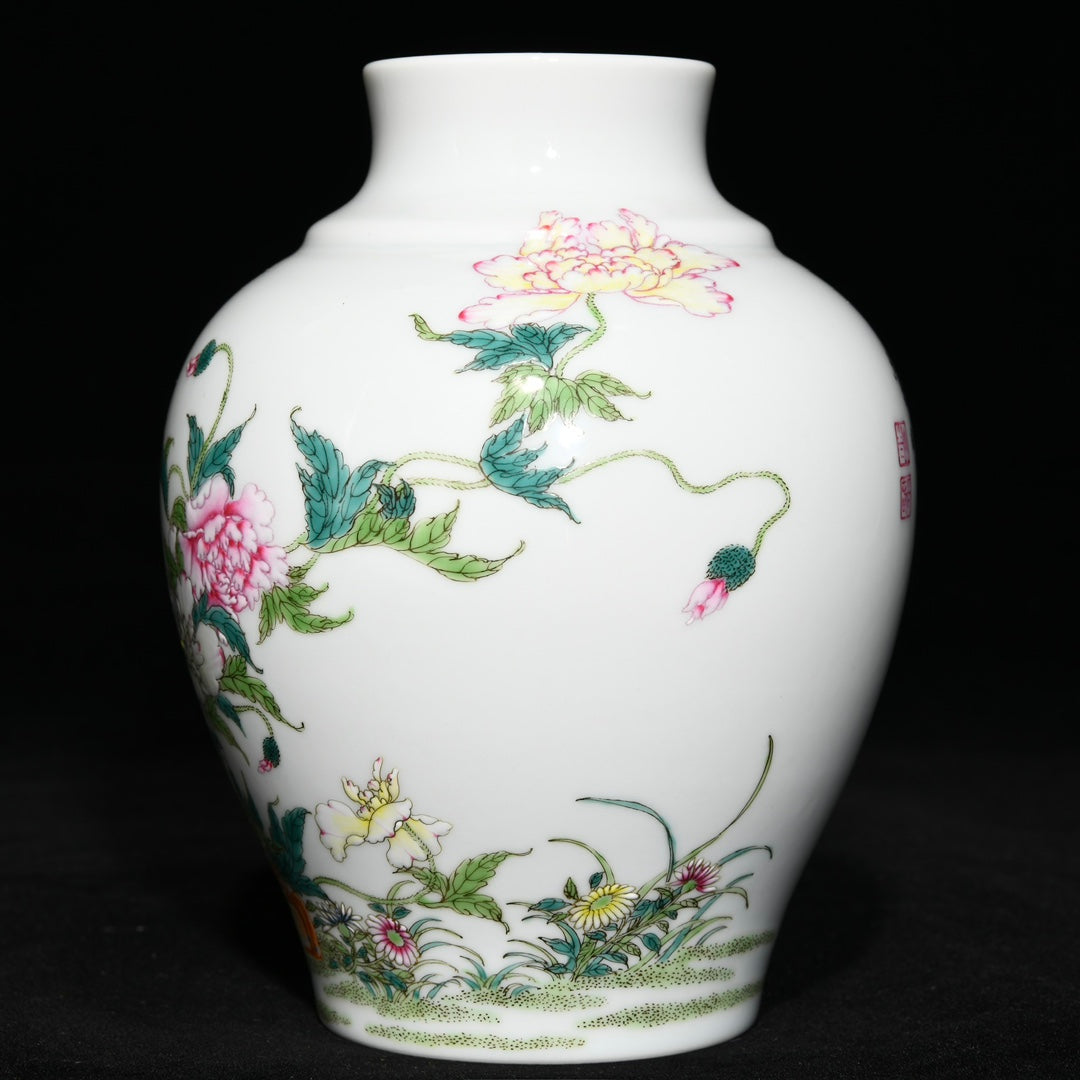 A2290 Chinese Qing Dynasty Famille Rose Flowers Butterfly Design Porcelain Vase