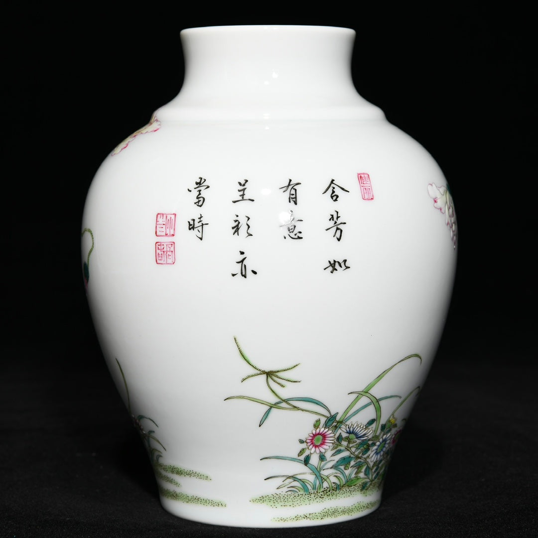 A2290 Chinese Qing Dynasty Famille Rose Flowers Butterfly Design Porcelain Vase