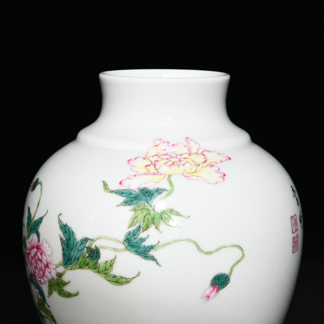 A2290 Chinese Qing Dynasty Famille Rose Flowers Butterfly Design Porcelain Vase