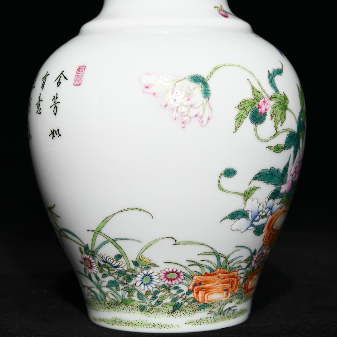 A2290 Chinese Qing Dynasty Famille Rose Flowers Butterfly Design Porcelain Vase