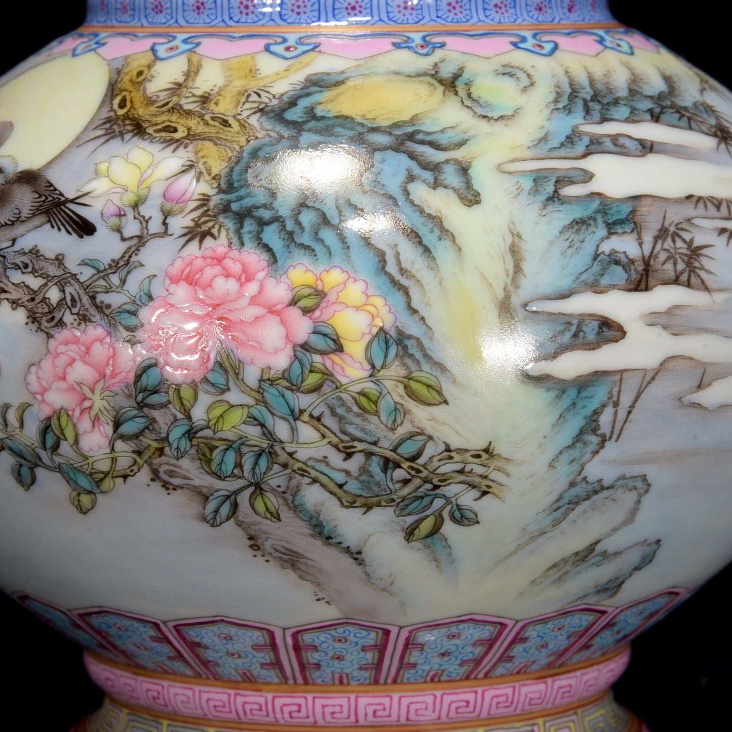 A2299 Chinese Qing Dynasty Gilt Edge Famille Rose Flowers Bird Design Porcelain Vase