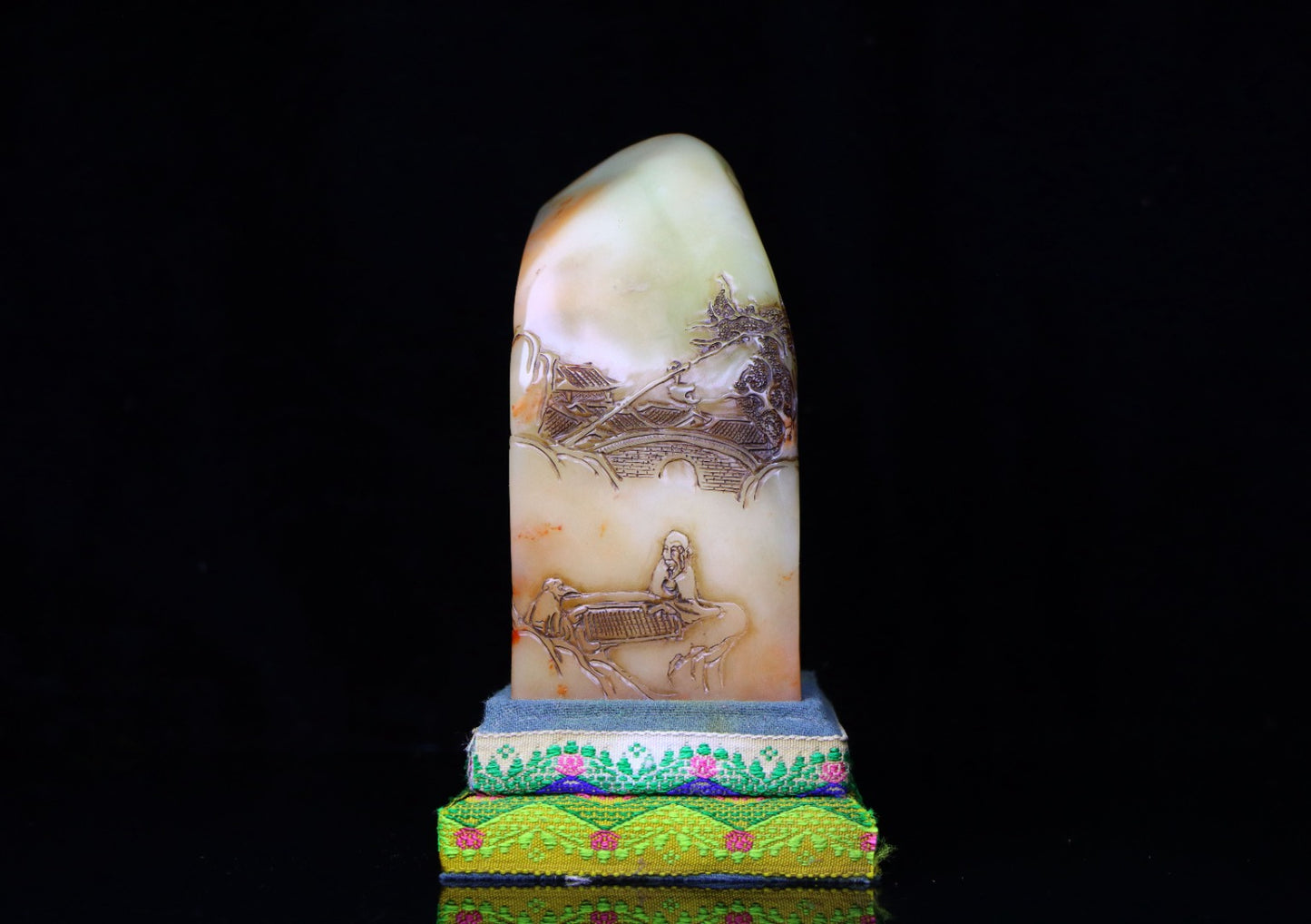 A2306 Vintage Chinese Shoushan Stone Low Relief Figure Design Seal