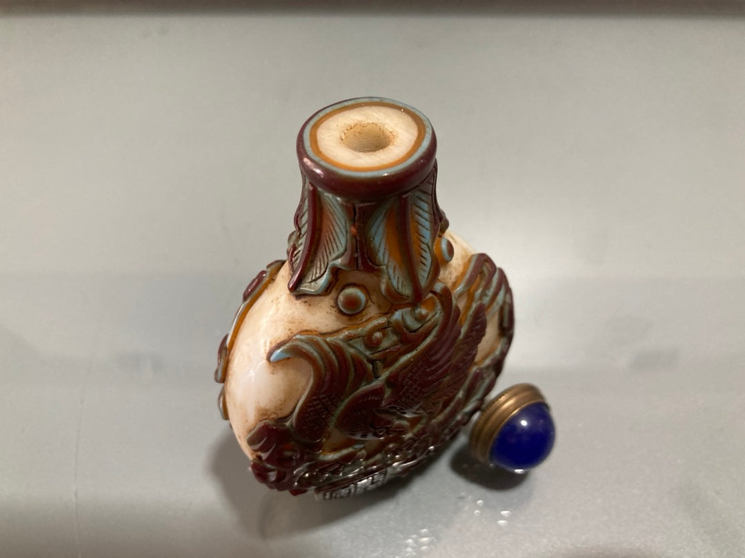 A2311 Chinese Peking Glass Low Relief Eagle Snuff Bottle