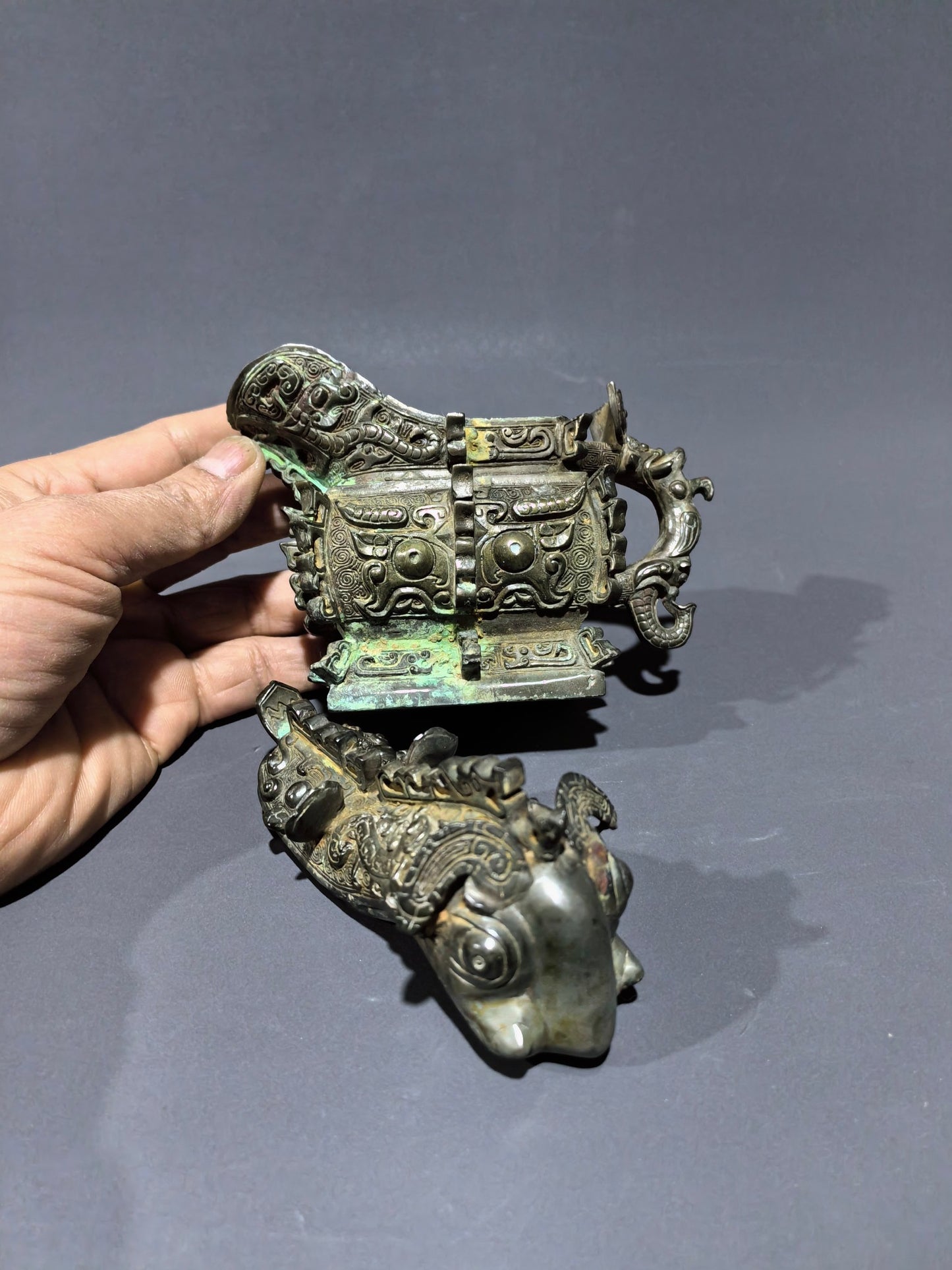 A2331 Vintage Chinese Bronze Fortune Beast Wine Container - Zhe Gong