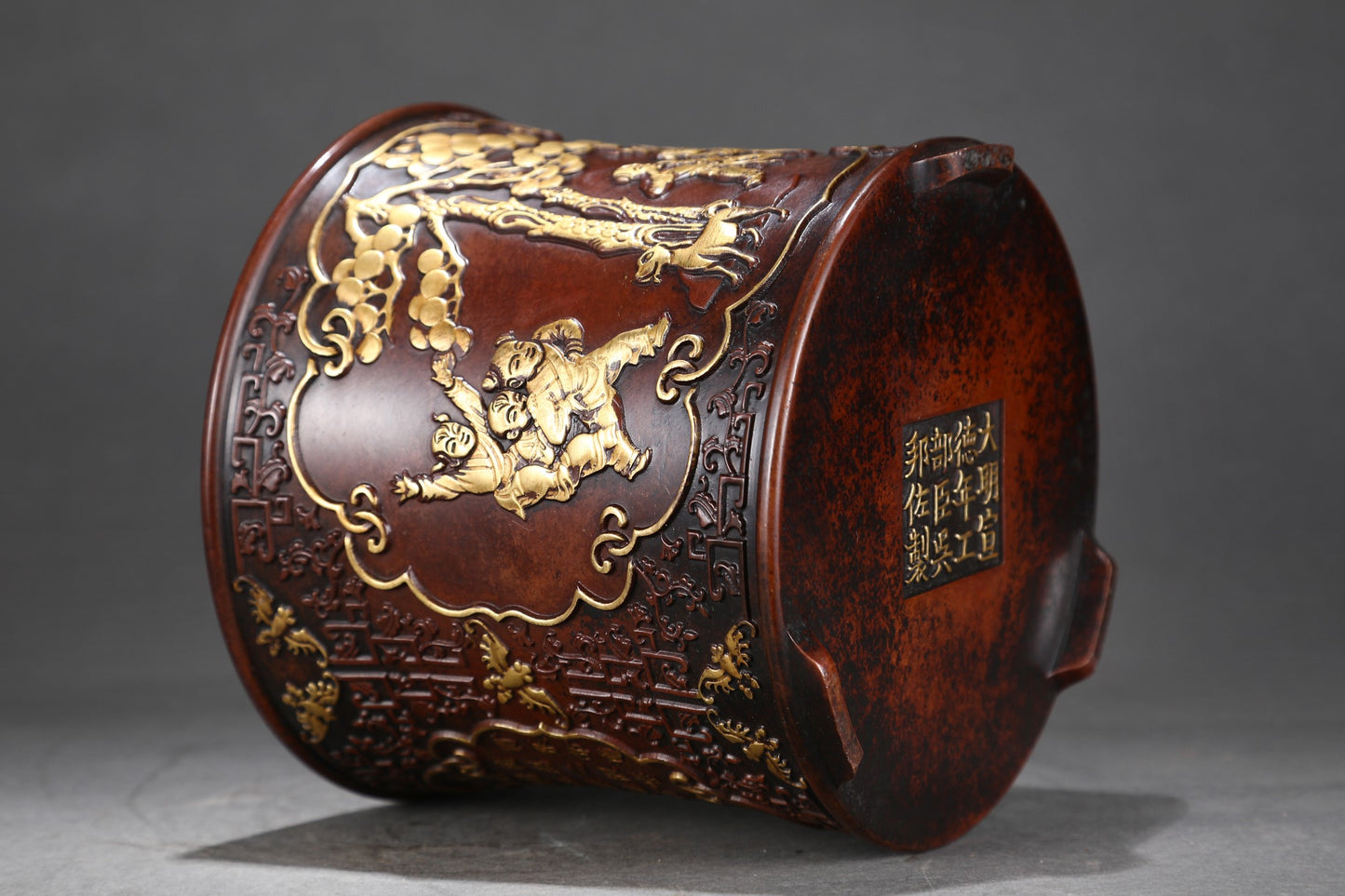A2389 Vintage Chinese Gilt Gold Copper Urchin Design Brush Pot