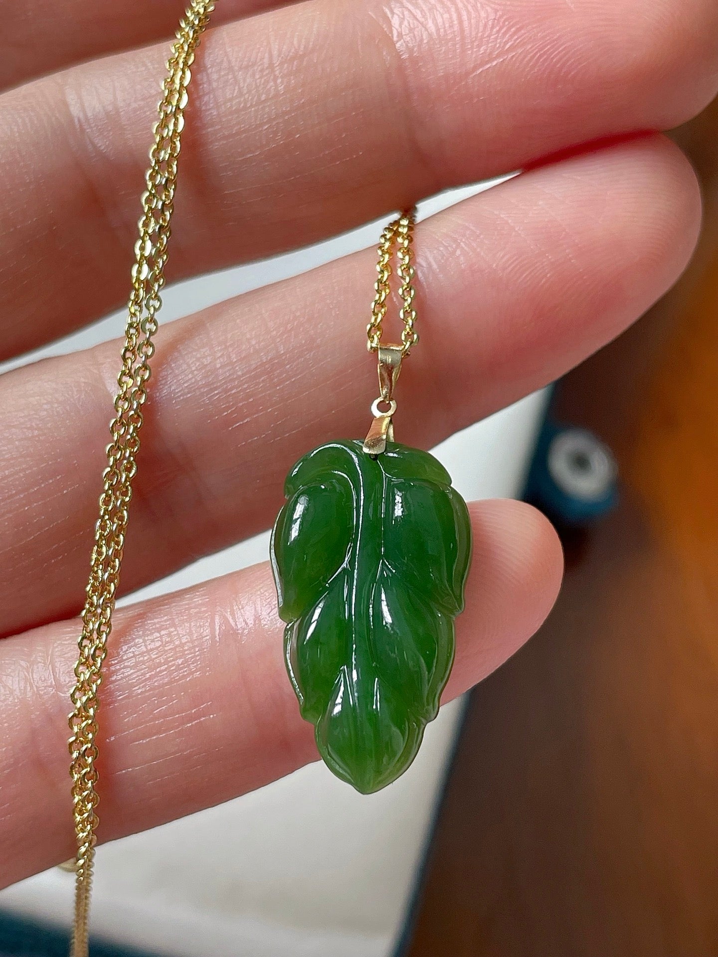 A2415 Chinese Green Hetian Jade Leaf Carved Pendant