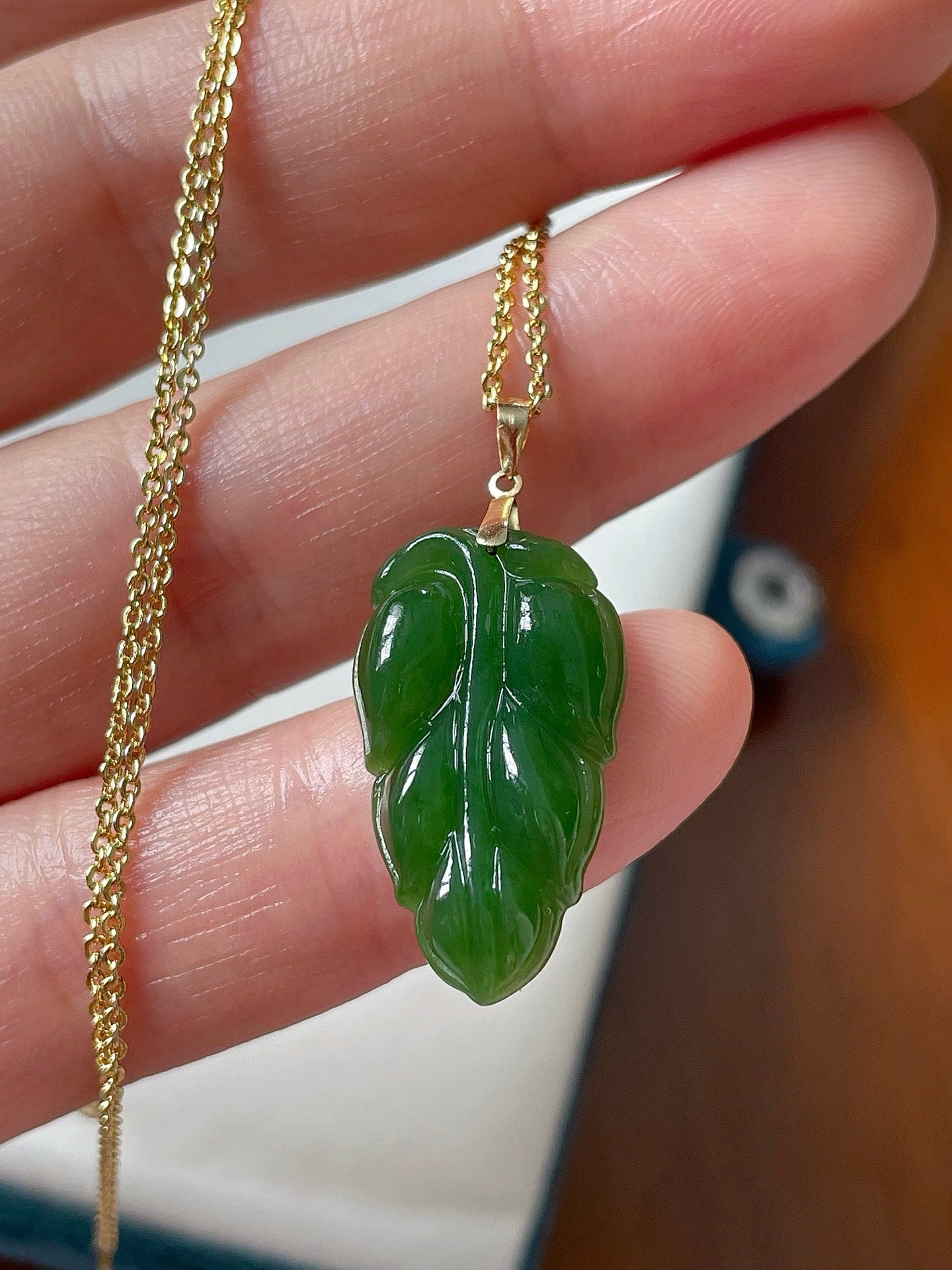 A2415 Chinese Green Hetian Jade Leaf Carved Pendant