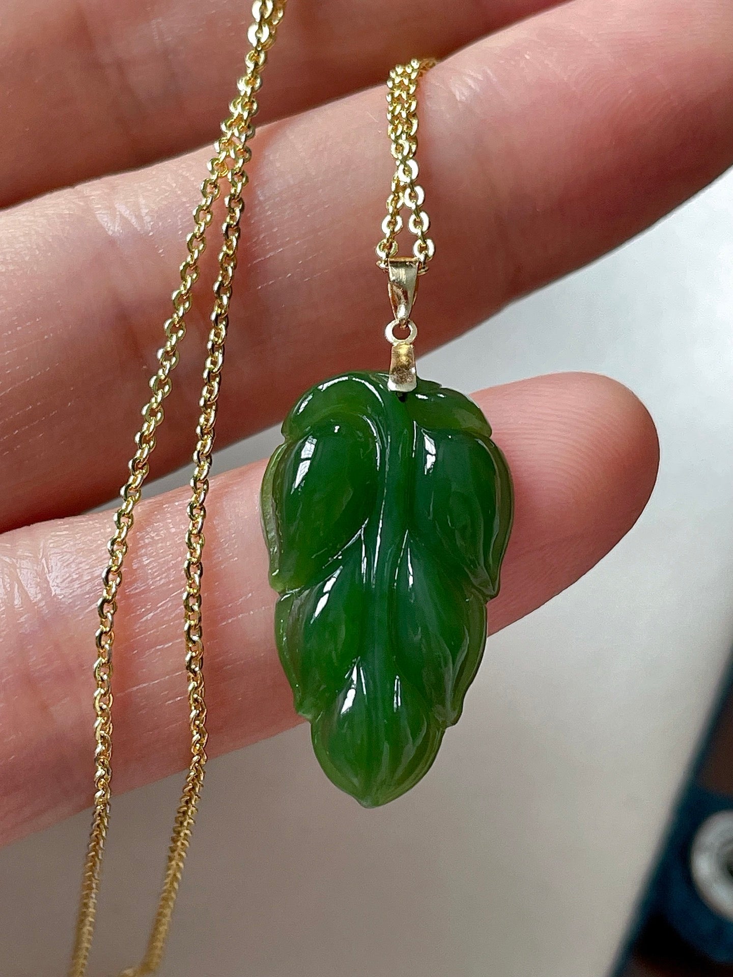 A2415 Chinese Green Hetian Jade Leaf Carved Pendant
