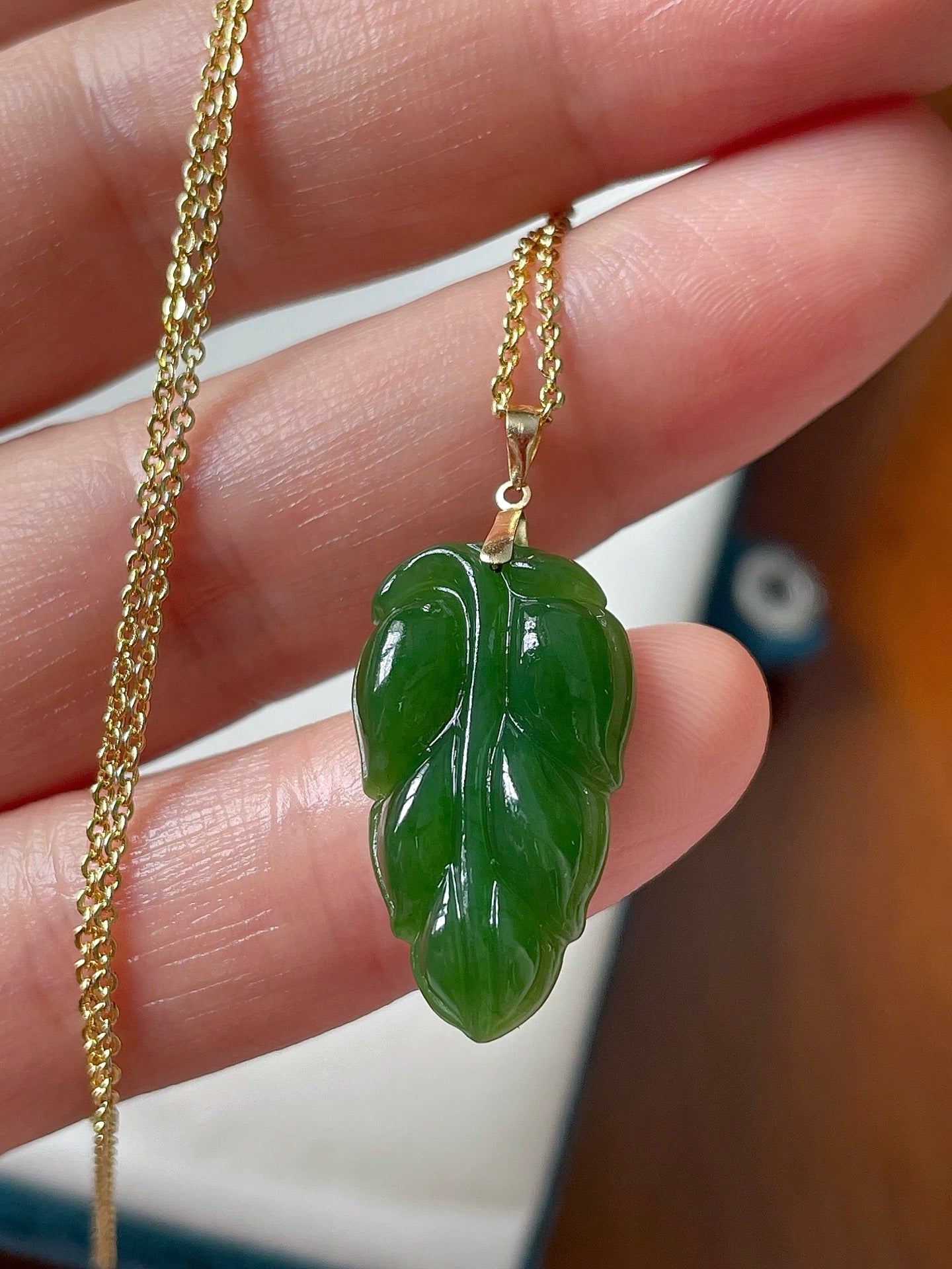 A2415 Chinese Green Hetian Jade Leaf Carved Pendant