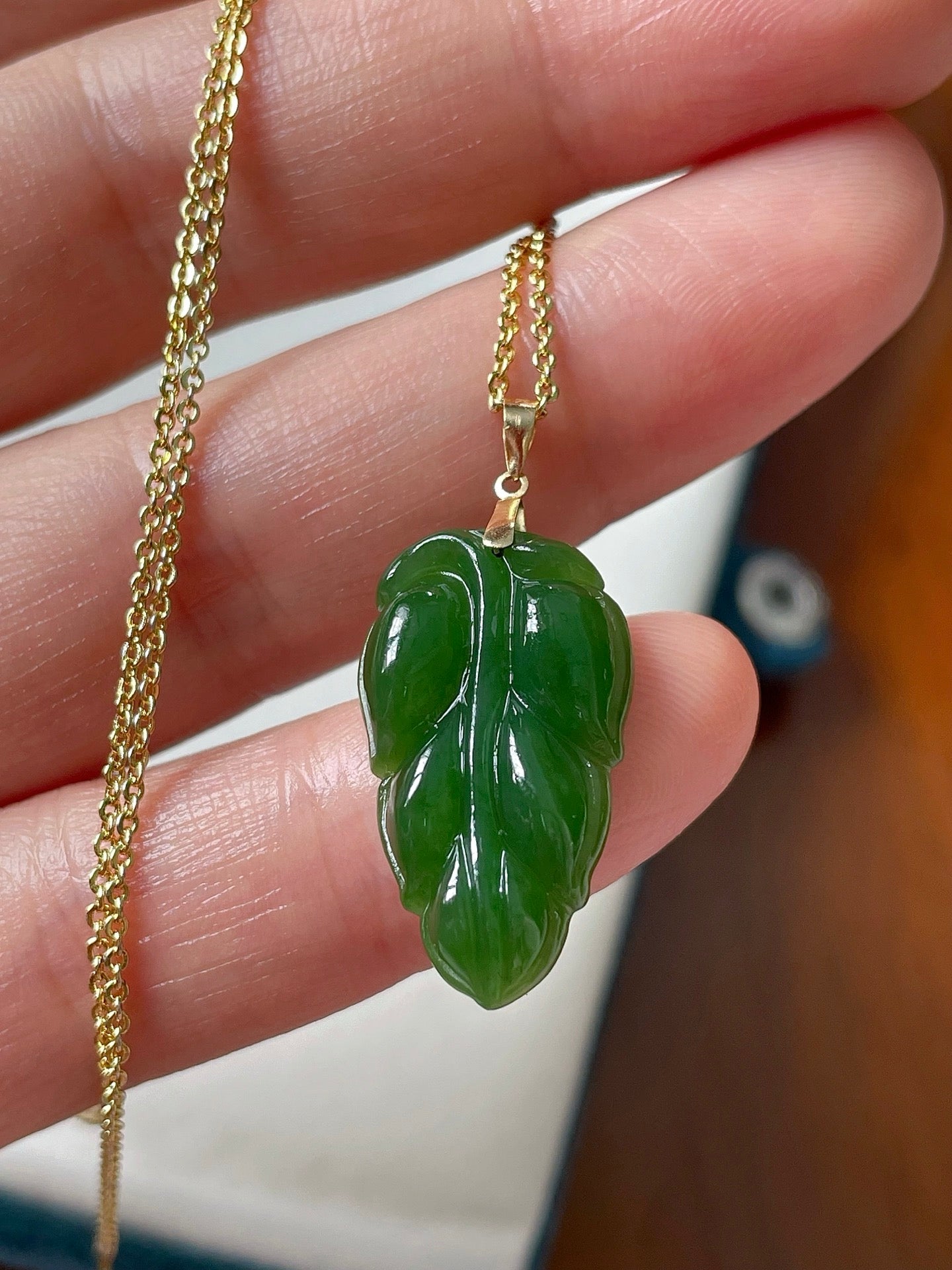 A2415 Chinese Green Hetian Jade Leaf Carved Pendant