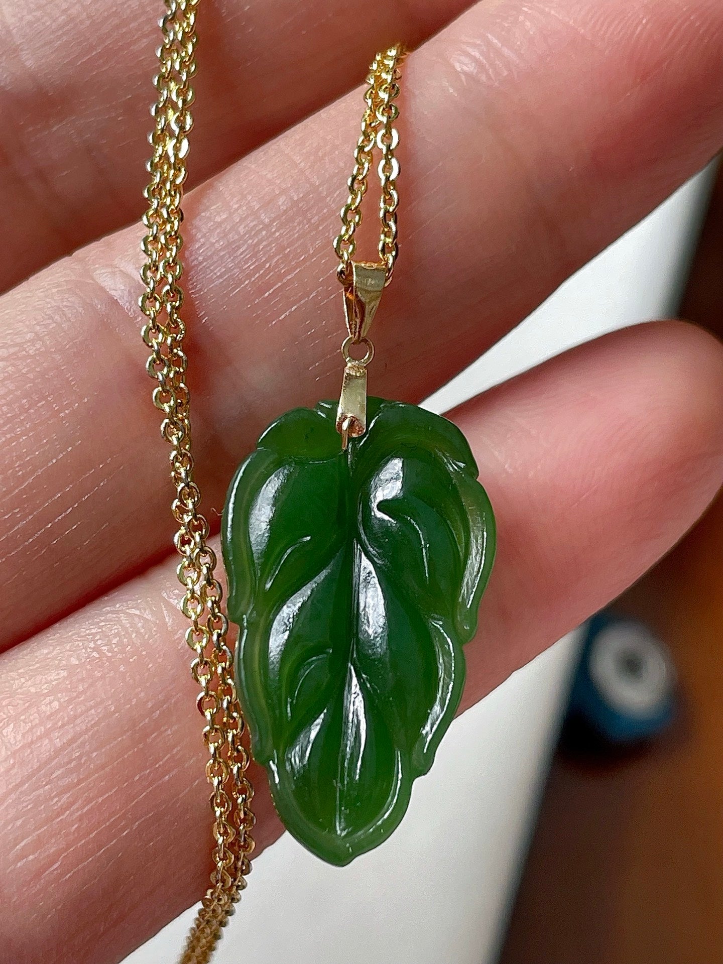 A2415 Chinese Green Hetian Jade Leaf Carved Pendant
