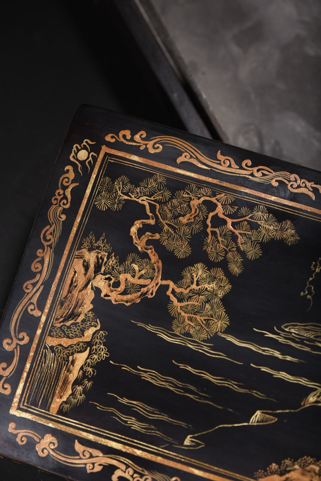 A2437 Chinese Gilt Gold Wooden-cored Lacquerware Figure Design Jewellery Box