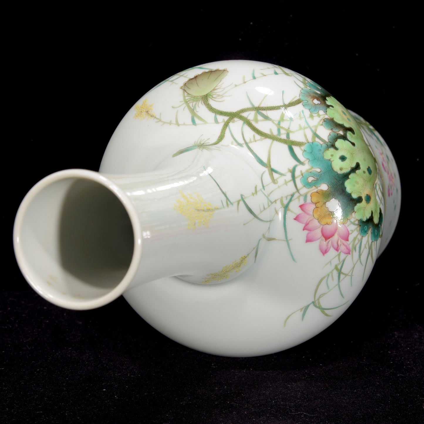A2441 Chinese Qing Dynasty Famille Rose Lotus Leaf & Lotus Flower Design Porcelain Vase