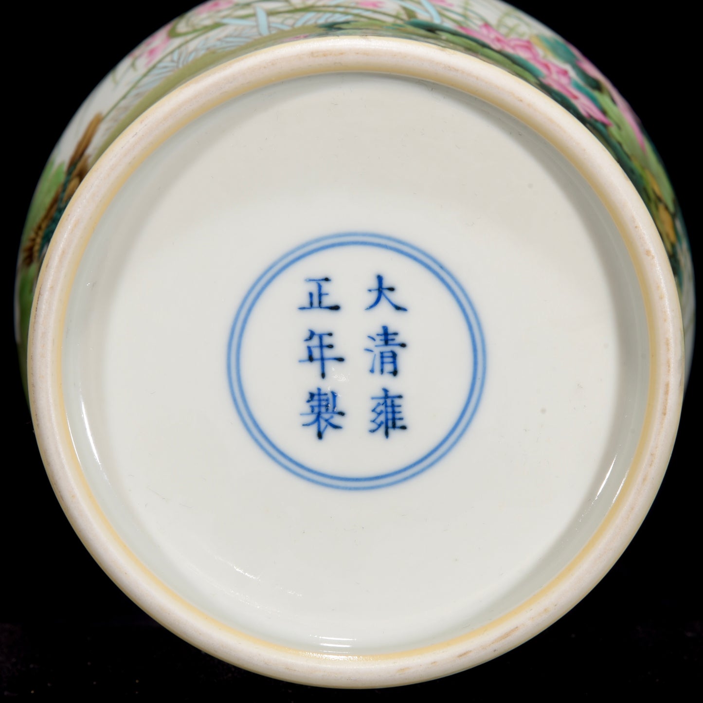 A2441 Chinese Qing Dynasty Famille Rose Lotus Leaf & Lotus Flower Design Porcelain Vase