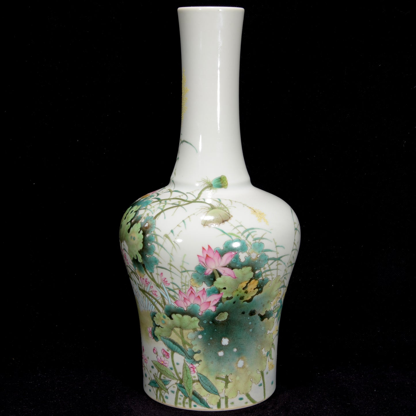 A2441 Chinese Qing Dynasty Famille Rose Lotus Leaf & Lotus Flower Design Porcelain Vase