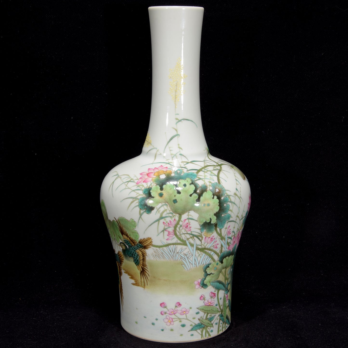 A2441 Chinese Qing Dynasty Famille Rose Lotus Leaf & Lotus Flower Design Porcelain Vase