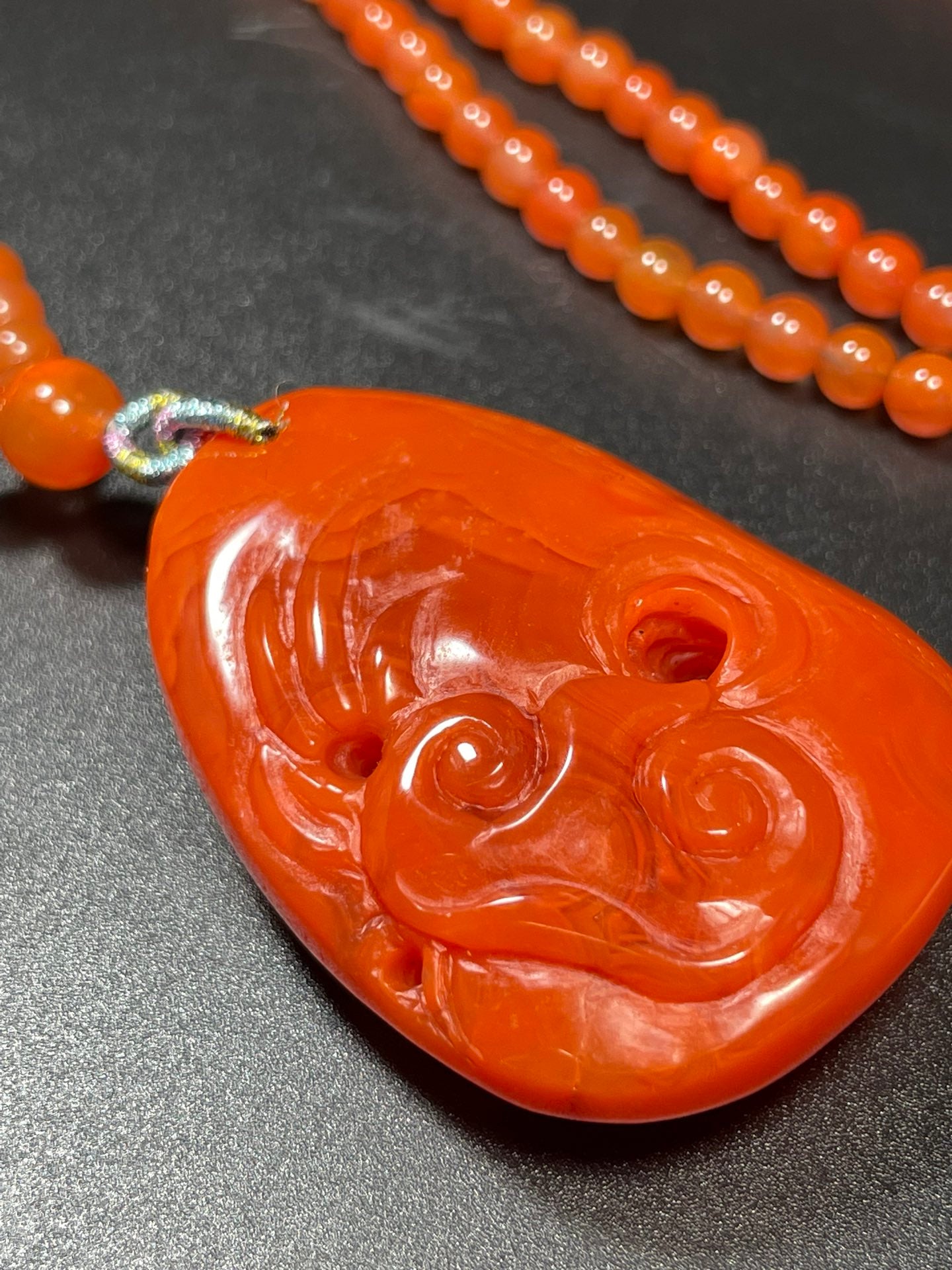 A0931 Beautiful Nanhong Agate Carved Butterfly & Peony Pendant w Beads Necklace