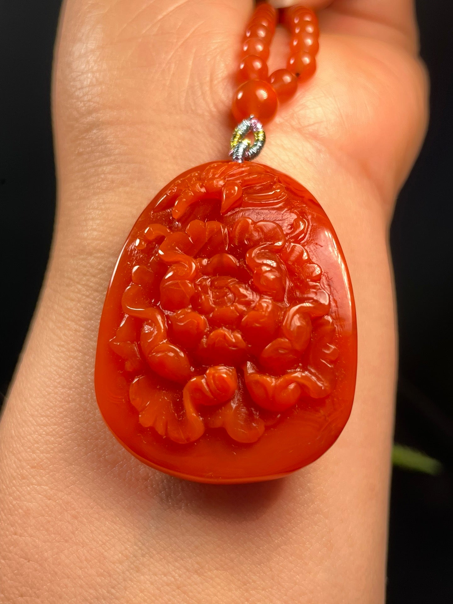 A0931 Beautiful Nanhong Agate Carved Butterfly & Peony Pendant w Beads Necklace