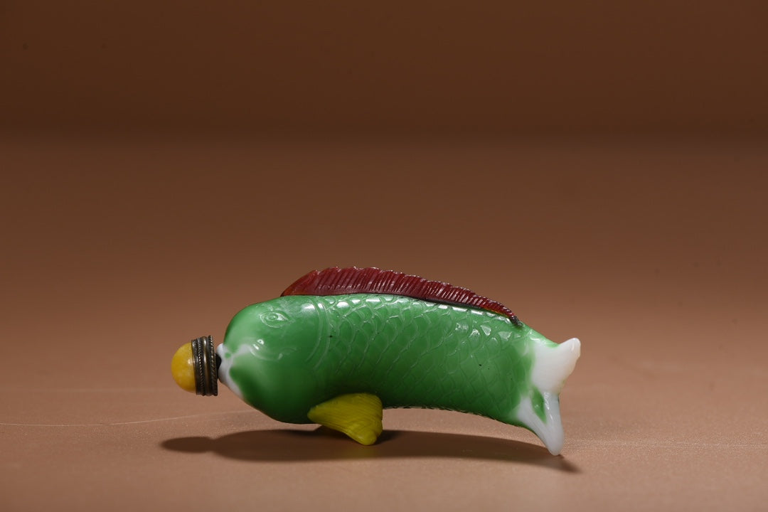 Old Chinese Peking Glass Fish Snuff Bottle