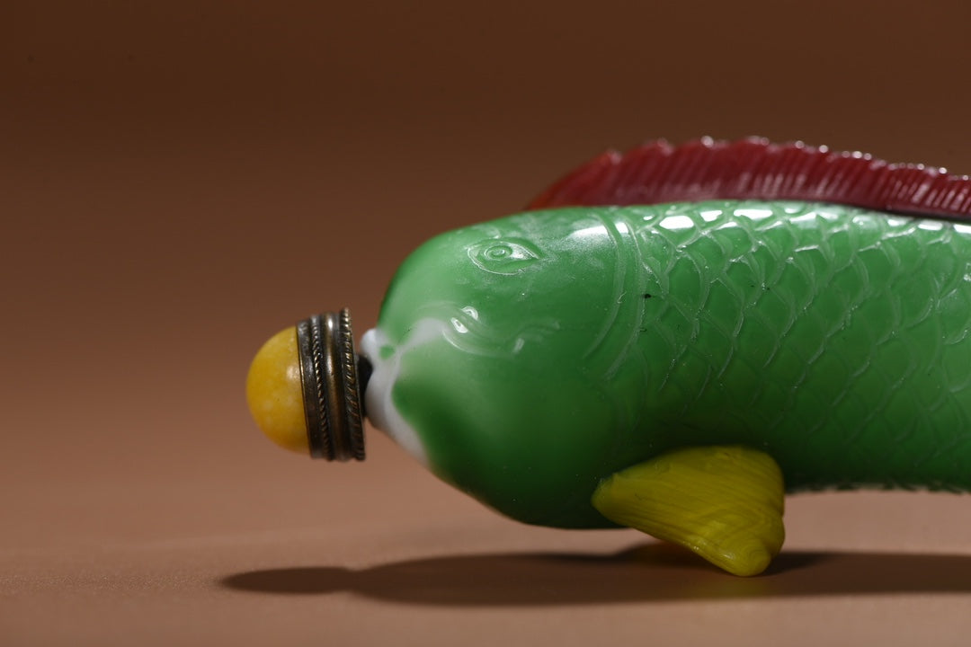 Old Chinese Peking Glass Fish Snuff Bottle