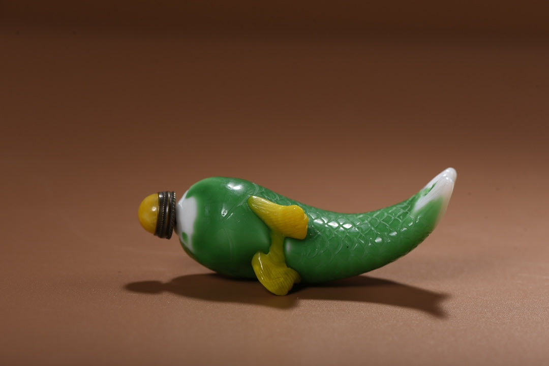 Old Chinese Peking Glass Fish Snuff Bottle