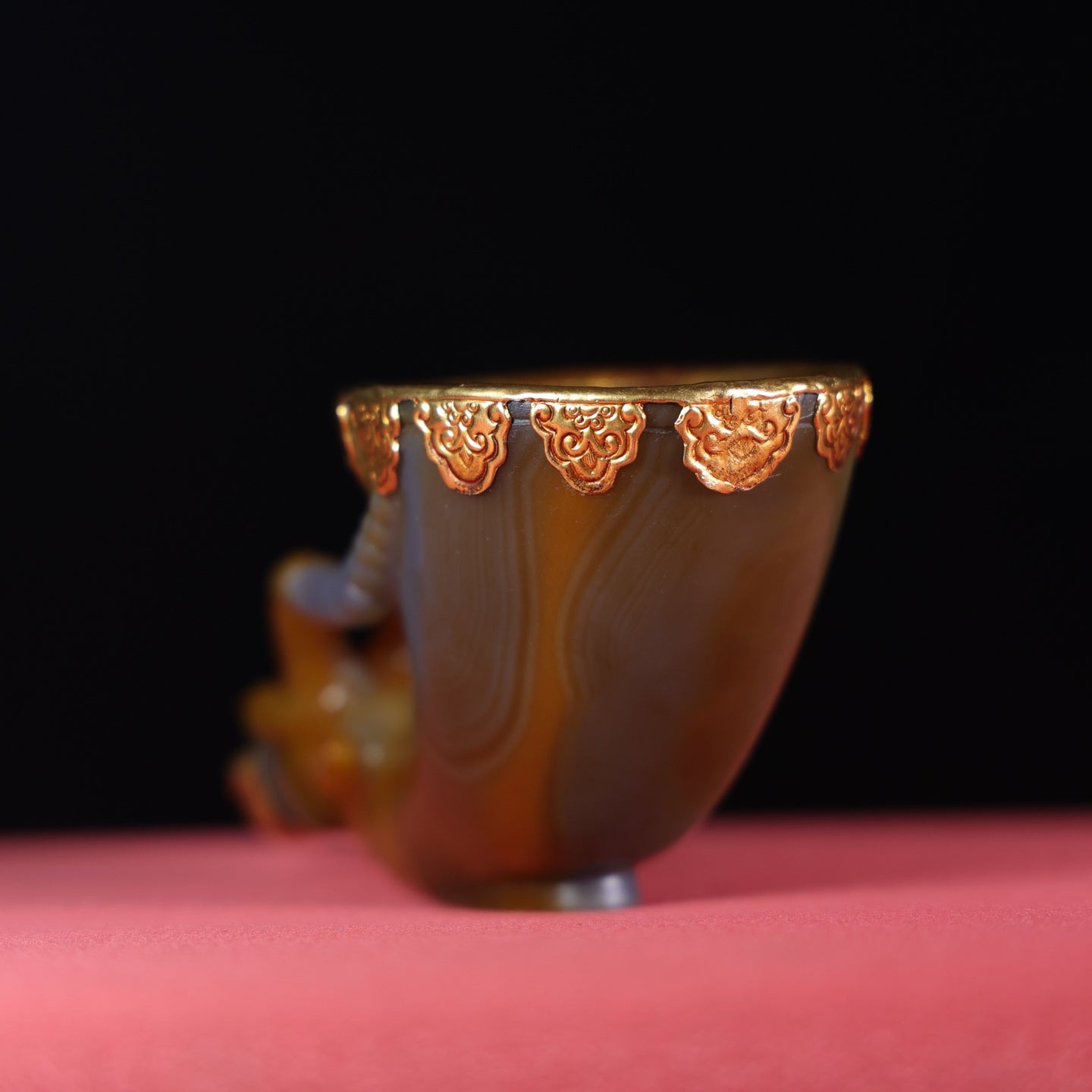A1761 Superb Chinese Inlaying Gold Edge Agate Carved Fortune Ox Wine Cup