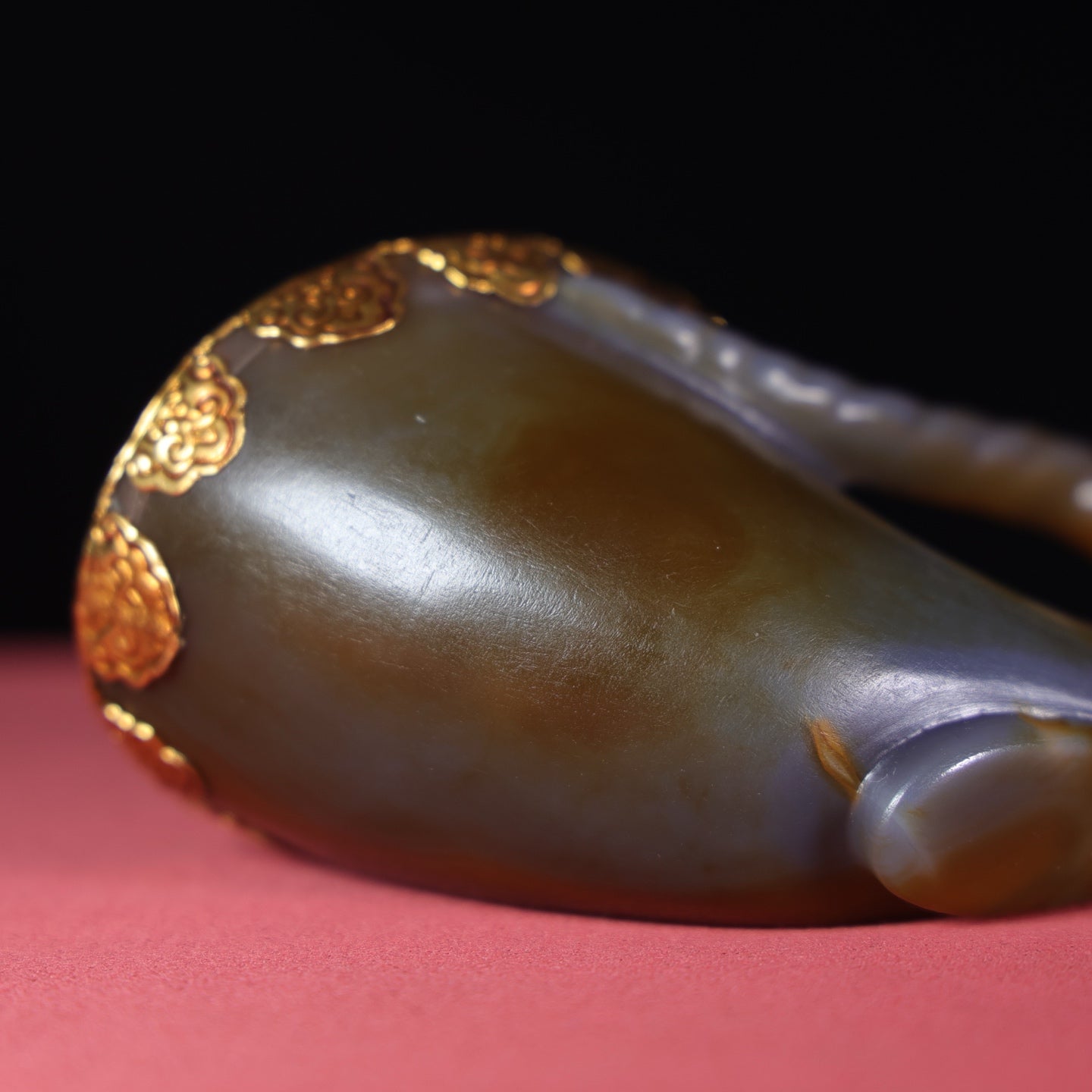 A1761 Superb Chinese Inlaying Gold Edge Agate Carved Fortune Ox Wine Cup