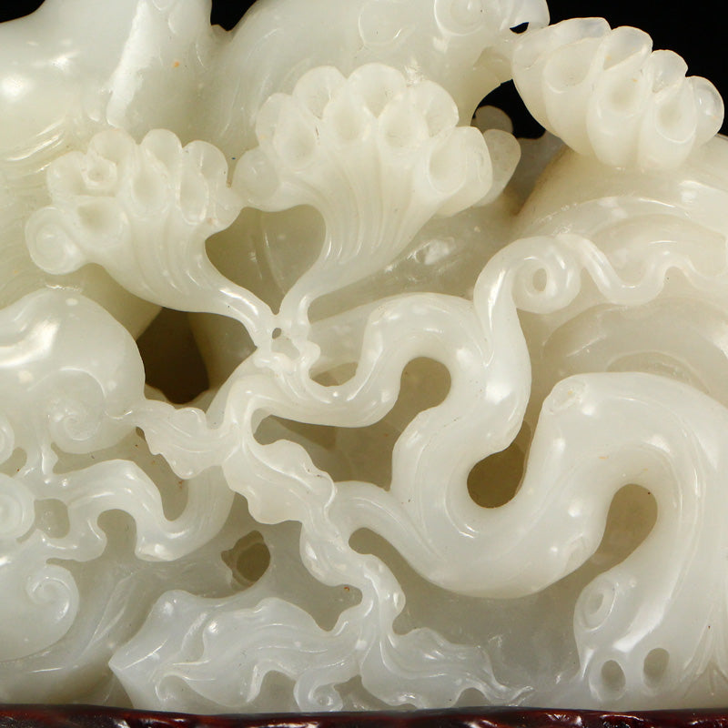 Superb Chinese Qing Dynasty White Hetian Jade Rooster Statue