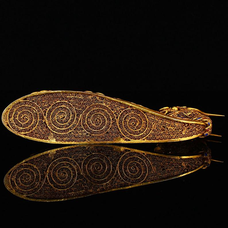 Openwork Old Chinese Gold Wire Enamel Inlay Gem Dragon Head Belt Buckle