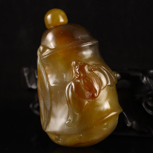 Old Chinese Agate Bat Snuff Bottle