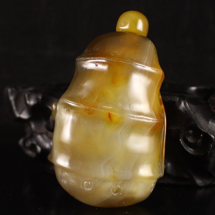 Old Chinese Agate Bat Snuff Bottle