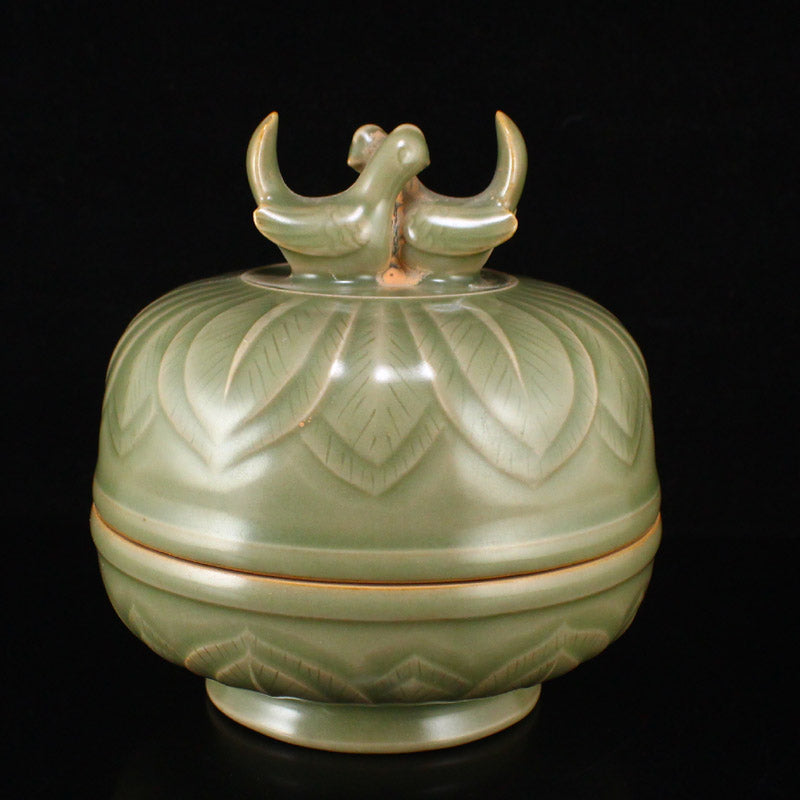 Chinese Yue Kiln Double Bird Porcelain Rouge Box w Lid