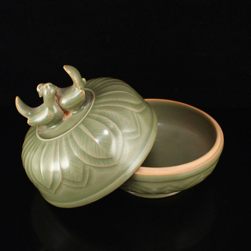 Chinese Yue Kiln Double Bird Porcelain Rouge Box w Lid