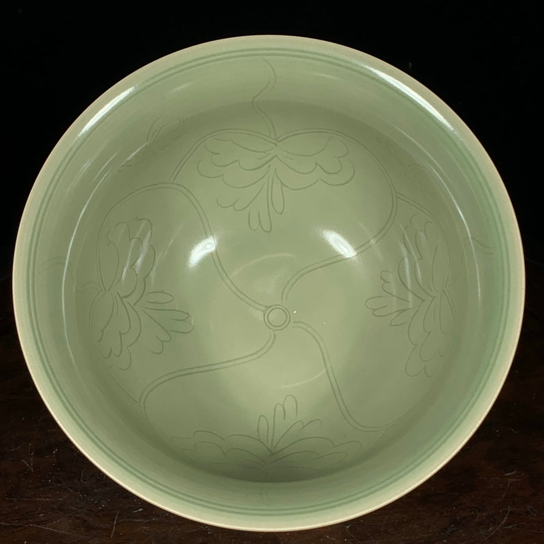 Chinese Yue Kiln Green Glaze Porcelain Bowl