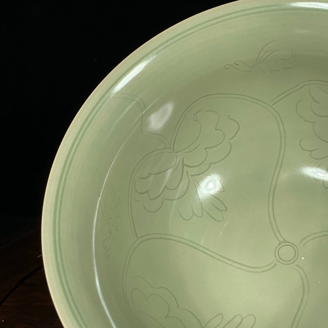 Chinese Yue Kiln Green Glaze Porcelain Bowl