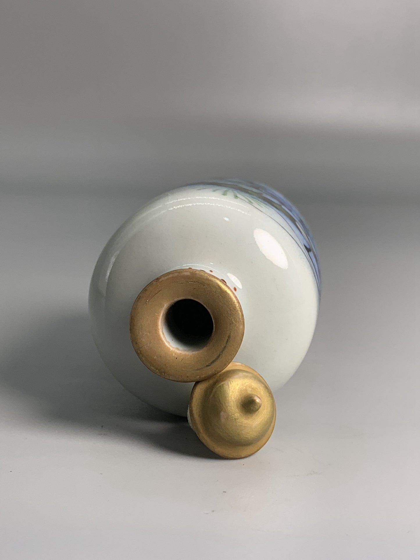 Chinese Porcelain Shrimp Design Snuff Bottle