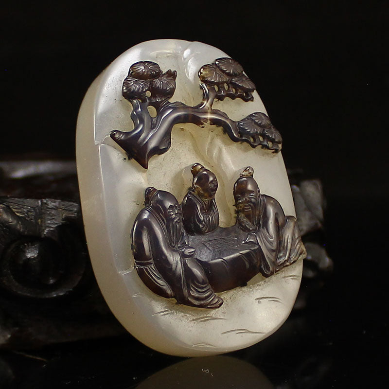 Chinese Agate Pendant - Playing Chess Old Men