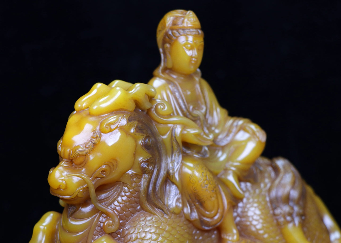 A0013 Vintage Chinese Shoushan Stone Carved Kwan-yin & Kylin Statue w Box