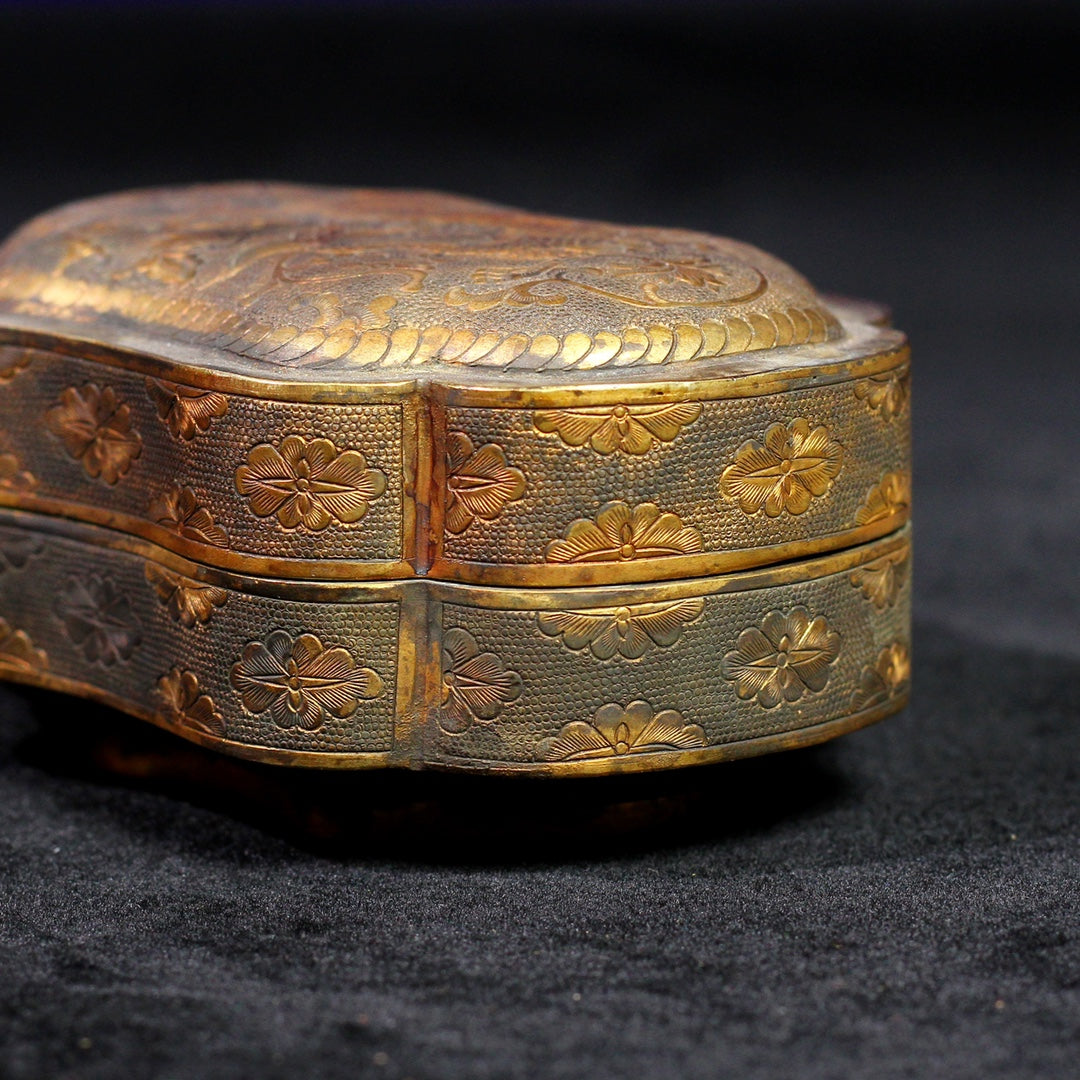 A0020 Vintage Chinese Gilt Gold Chi Dragon & Flower Design Jewellery Box