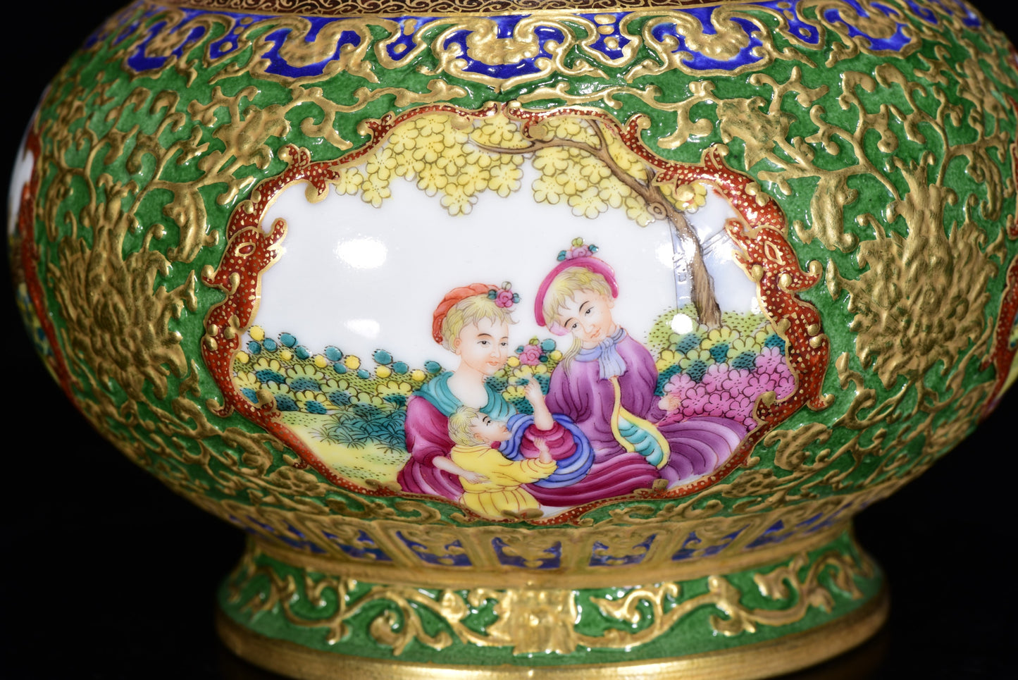 A0034 Chinese Gilt Gold Famille Rose Low Relief Flower & Figure Design Doulbe Ears Porcelain Pot