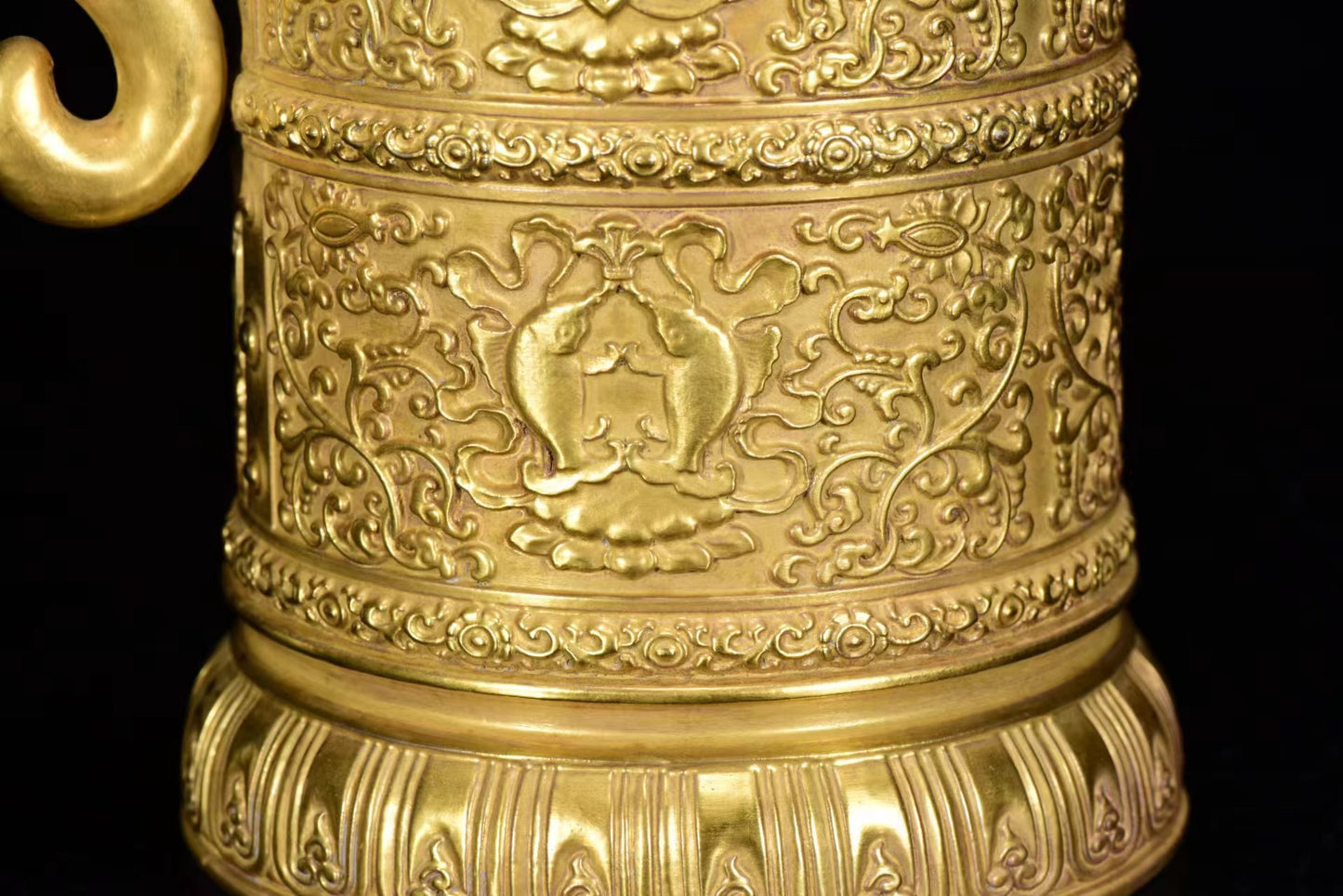 A0035 Chinese Gilt Gold Low Relief Eight Treasures Design Domu Pot