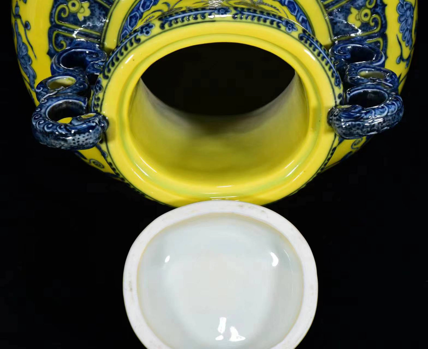 A0054 Chinese Yellow Glaze Blue And White Porcelain Lotus Flower Design Double Ears Pot