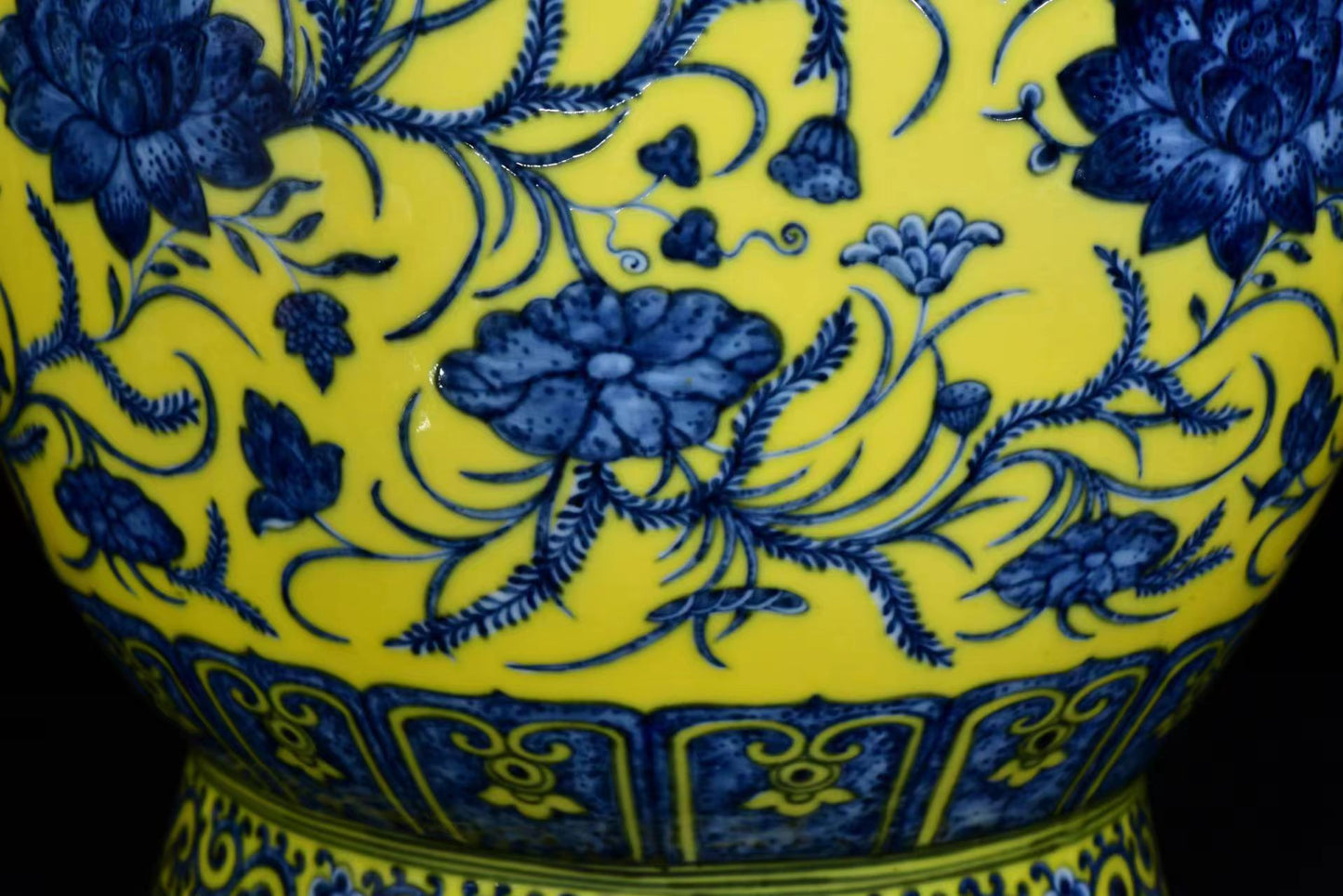 A0054 Chinese Yellow Glaze Blue And White Porcelain Lotus Flower Design Double Ears Pot